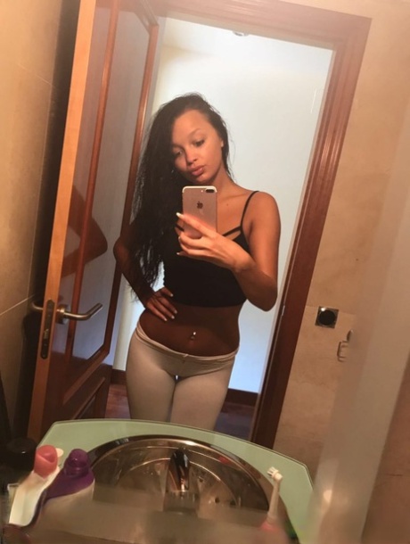 Esentepe Seçkin Üniversiteli Escort Modeli Defne